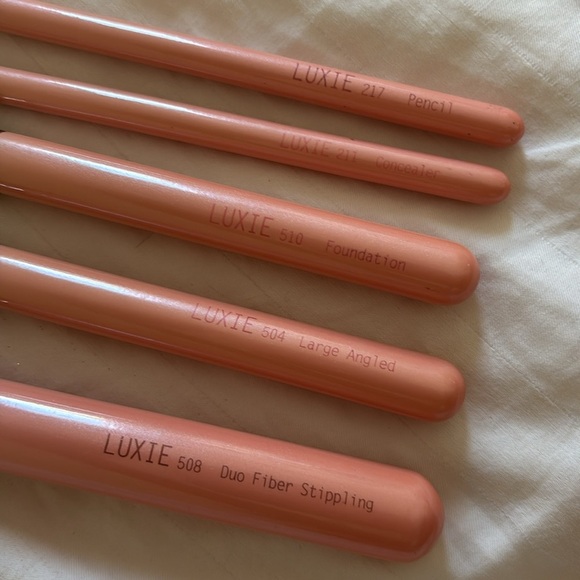 Luxie Pink Makeup Brush Set of 5 - Picture 4 of 4
